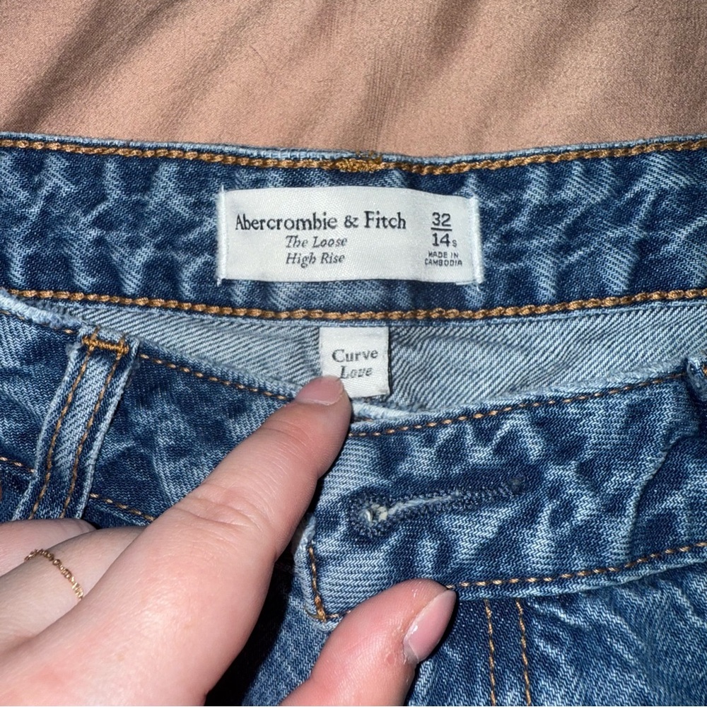 Abercrombie Curve Love Loose high rise jeans! - Picture 9 of 10
